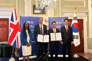Representatives from Babcock and Hanwha Aerospace with the signed Memorandum of Understanding