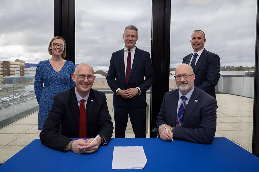 MOU signed by Babcock, Fife College and Forth Valley College