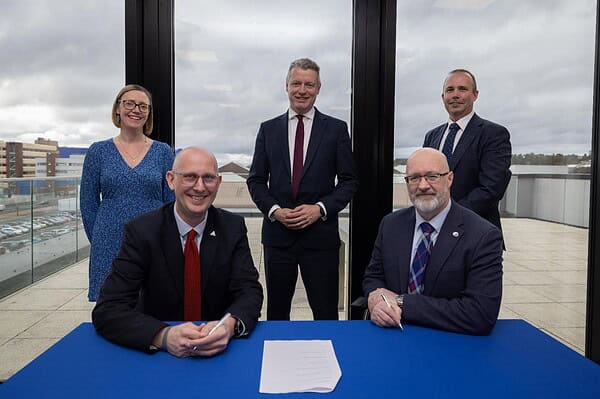 MOU signed by Babcock, Fife College and Forth Valley College